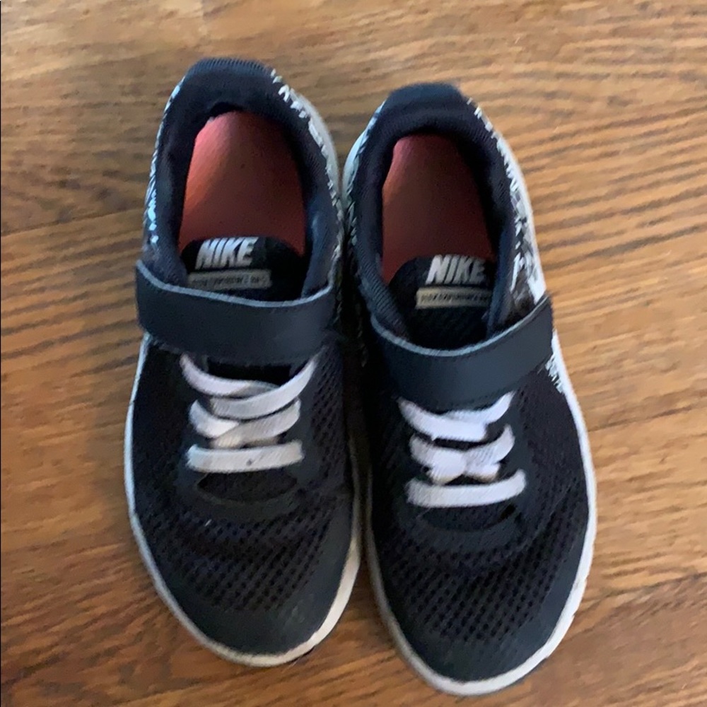 Girls Nike Velcro sneakers